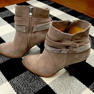 Womens Chinese Laundry Tan Suede Booties Sz 8.5